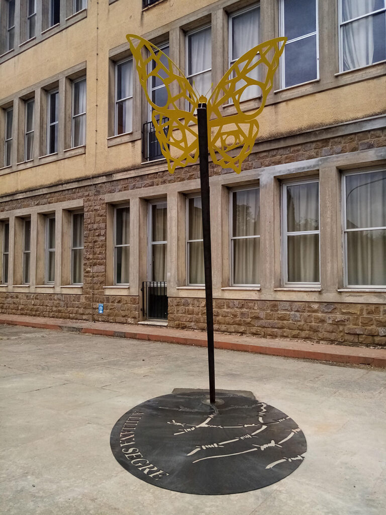 Farfalla gialla bambina di Terezin - 2